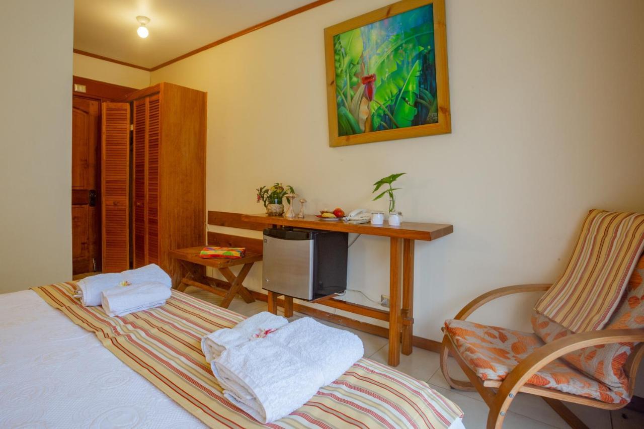 Hostal Uruhao Hanga Roa Ngoại thất bức ảnh