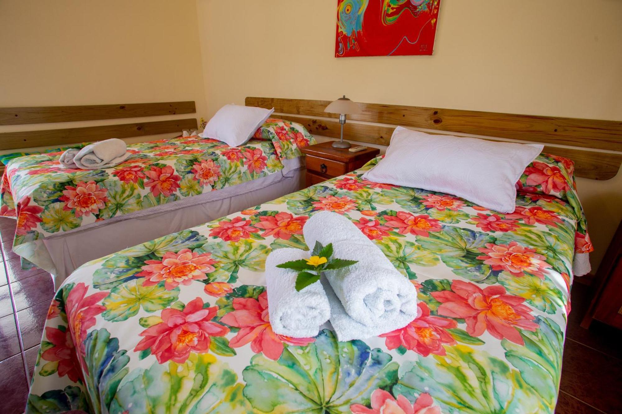 Hostal Uruhao Hanga Roa Ngoại thất bức ảnh